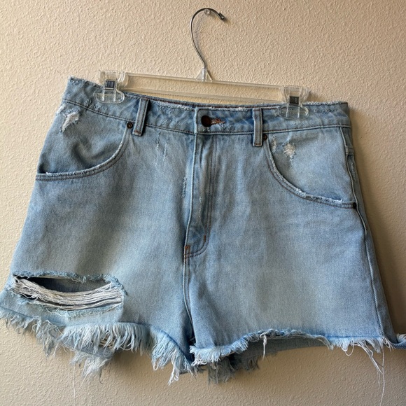 ROLLAS DUSTERS SHORT in LAYLA BLEACH (Size:31) - Picture 4 of 12